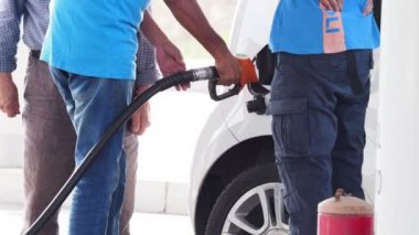 LPG benzin istasyonları ve arabalar