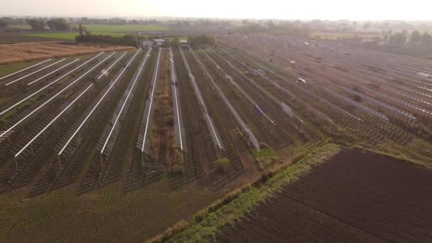 Images Aériennes Drones Panneaux Solaires Photovoltaïques Extérieurs Italie Rurale — Video