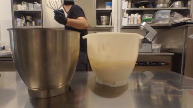 Pasta ve tatlı için çırpılmış krema