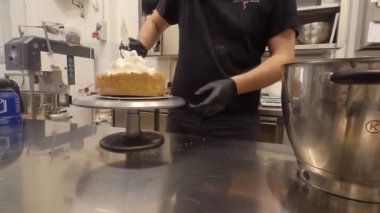 Kremalı limonlu turta.