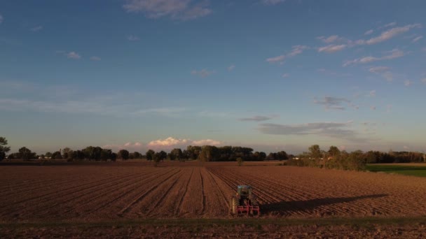 Agricultor Con Terreno Nivelado Tractor Campo Piacenza Italia Material Archivo — Vídeo de stock