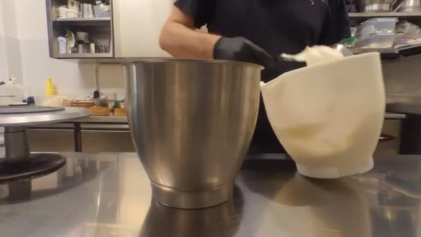 Slagroom Voor Taart Snoep Koken — Stockvideo