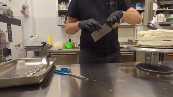 Chef Trabajo Preparando Pastel Goteo — Vídeo de stock