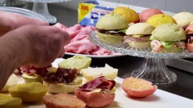 Fuxury yemek büfesi yemek yeme partisi paylaşma konsepti.