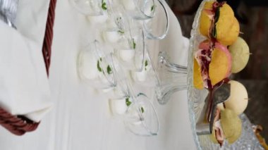 Tanımlanamayan bulanık insanlar etkinlik seçici odak 4k video görüntüleri