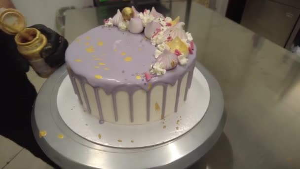 Cake Designer Topping Lilac Cake Golden Paint — Stock Video