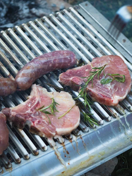 Cottura Carne Maiale Alla Griglia All Aperto Con Carbone — Foto Stock