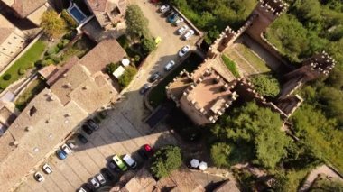 İtalyan kasabası Castellarquato 'nun 4k manzaralı videosu