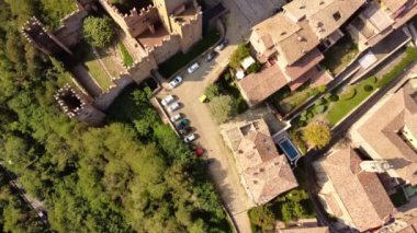 İtalyan kasabası Castellarquato 'nun 4k manzaralı videosu