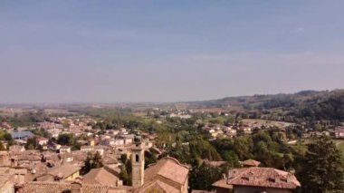 İtalyan kasabası Castellarquato 'nun 4k manzaralı videosu
