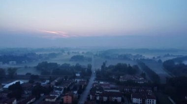 Gündüz vakti benzin istasyonu 4k drone videosu