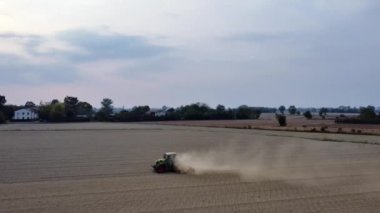 Gündüz vakti benzin istasyonu 4k drone videosu