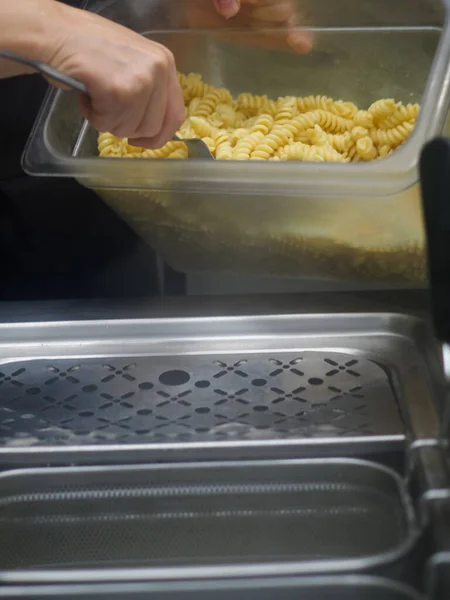 Makarna kazan Restoran profesyonel mutfağında