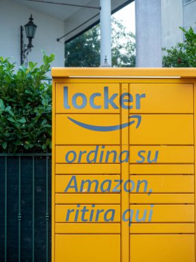 Amazon Hub Dolabı, müşterilerin siparişlerini kendileri alabilecekleri yer..