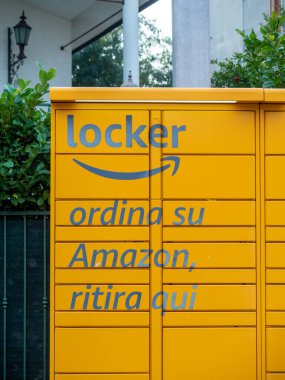 Amazon Hub Dolabı, müşterilerin siparişlerini kendileri alabilecekleri yer..