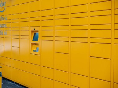 Amazon Hub Dolabı, müşterilerin siparişlerini kendileri alabilecekleri yer..