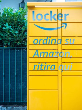 Amazon Hub Dolabı, müşterilerin siparişlerini kendileri alabilecekleri yer..