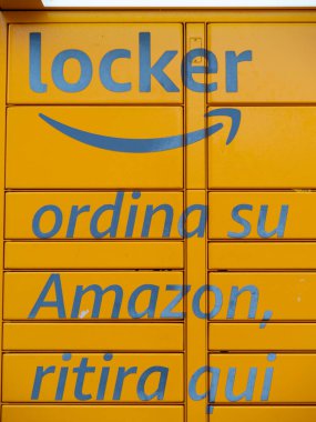 Amazon Hub Dolabı, müşterilerin siparişlerini kendileri alabilecekleri yer..