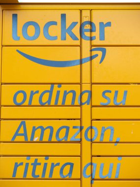 Amazon Hub Dolabı, müşterilerin siparişlerini kendileri alabilecekleri yer..