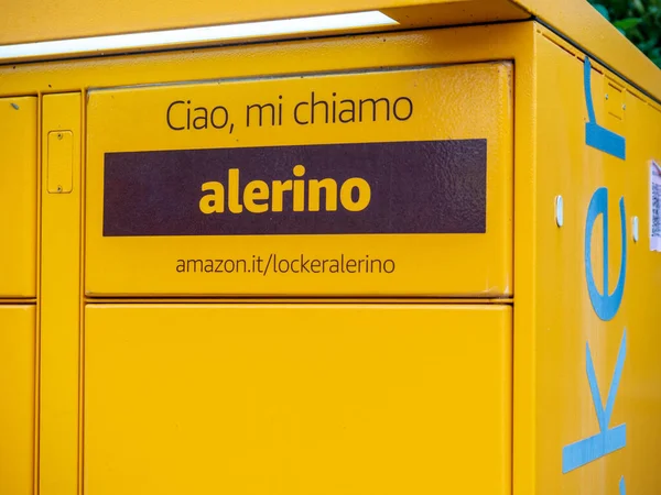 Amazon Hub Locker Donde Los Clientes Pueden Tomar Pedido Por — Foto de Stock