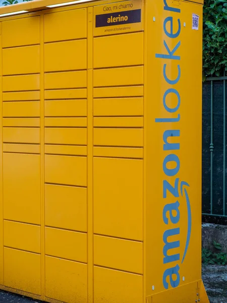 Amazon Hub Dolabı, müşterilerin siparişlerini kendileri alabilecekleri yer..