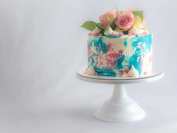 Pastel Cumpleaños Pastel Taza Esmerilada Con Cobertura Rosas Naturales Reales — Foto de Stock