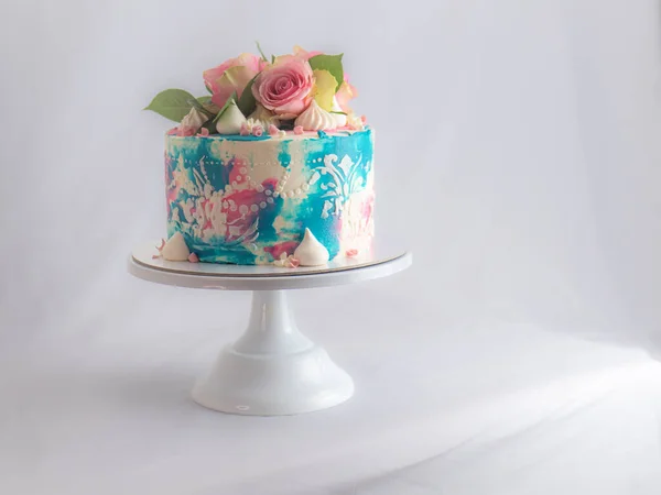 Pastel Cumpleaños Pastel Taza Esmerilada Con Cobertura Rosas Naturales Reales — Foto de Stock