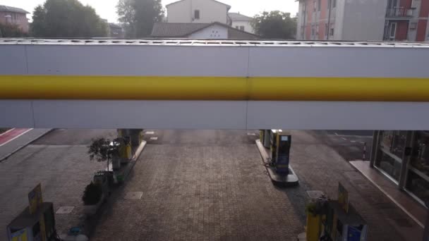 Cremona Italië Oktober 2002 Eni Benzinestation Borden Stad Drone Gaat — Stockvideo