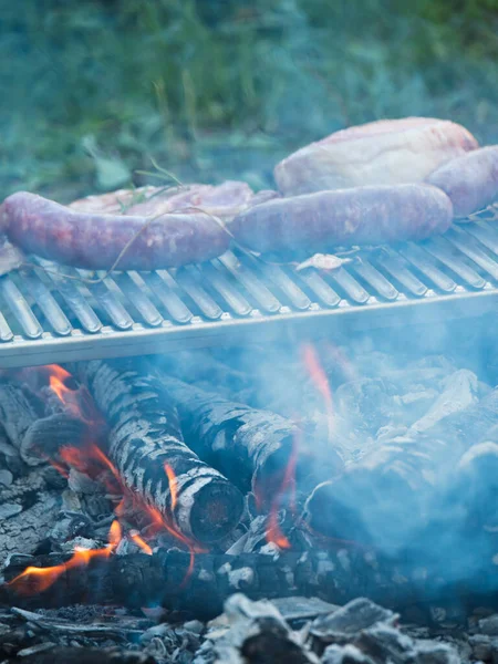 Cottura Carne Maiale Alla Griglia All Aperto Con Carbone — Foto Stock