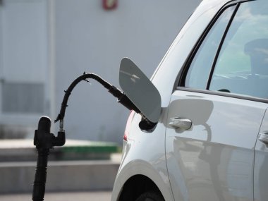 LPG benzin istasyonları ve arabalar