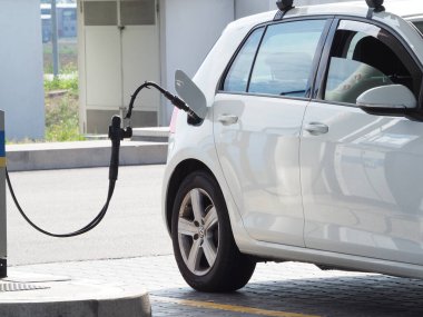 LPG benzin istasyonları ve arabalar