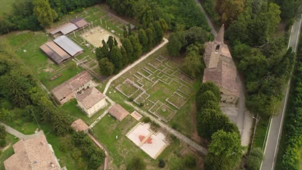 Ruiny Starożytnego Rzymskiego Miasta Kolumnami Włoskim Stanowisku Archeologicznym — Wideo stockowe
