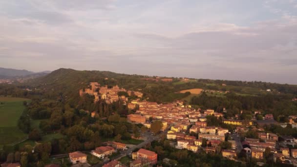 Πετώντας Πάνω Από Castellarquato Piacenza Emilia Romagna Ιταλία — Αρχείο Βίντεο
