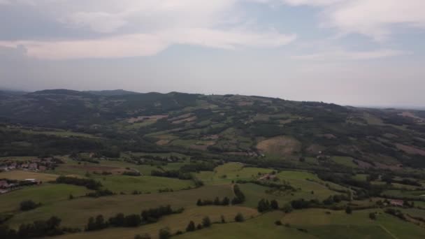 Letecký Pohled Východ Slunce Kopce Vinařské Farmy Itálie Provincii Piacenza — Stock video