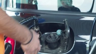 LPG benzin istasyonları ve arabalar