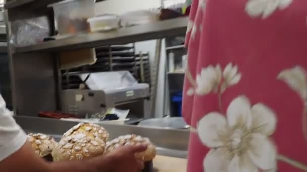 Groupe Gâteaux Panettone Cuisson Dans Four Pro Boulangerie Prêt — Video