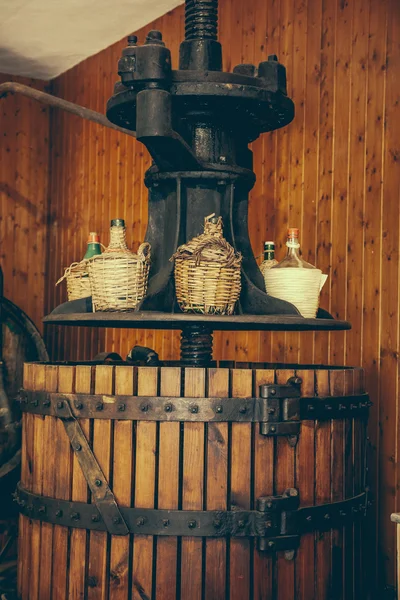Vintage houten wijnpers — Stockfoto
