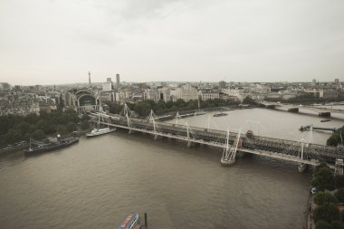 thames Nehri üzerinde havadan görünümü