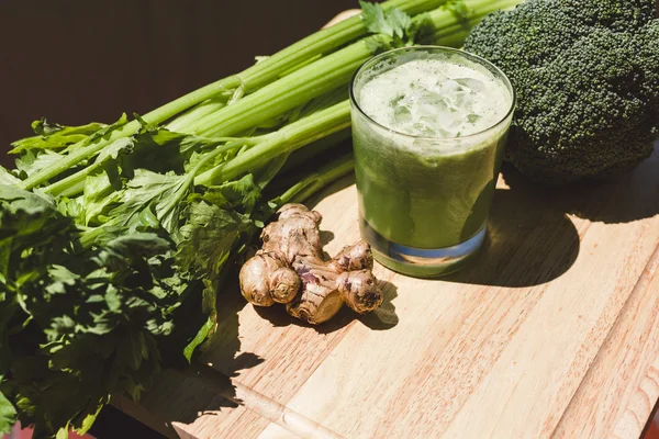 Fresh green vegetable juice — Stock Photo, Image