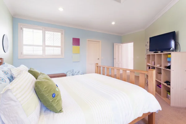 Camera da letto moderna in casa australiana — Foto Stock