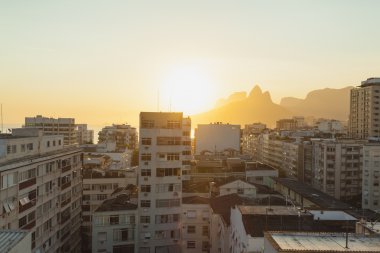 günbatımı üzerinde şehir rio de janeiro