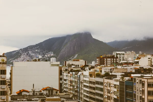 Edifícios e montanha em Rio De Janero — Fotografia de Stock