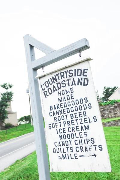 Rustic wooden sign roadside — Stock Photo, Image