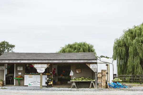 Roadside produce stall — Stock Photo, Image