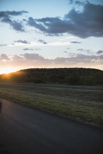 Texas countryside landscape from the road with the sunsetting be — Stock Photo, Image