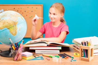 Dünya Turu uçan hakkında rüya genç kız