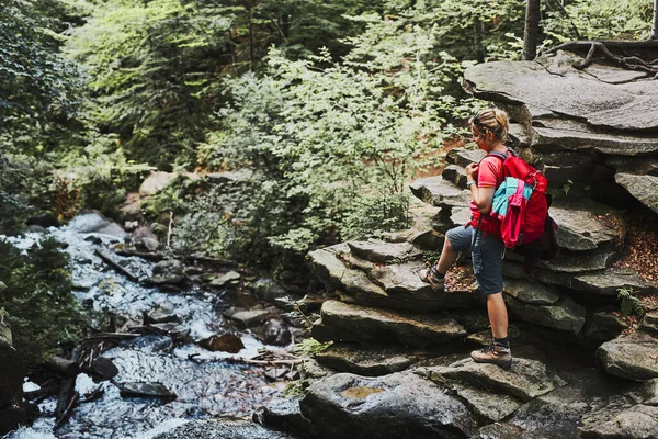 Woman Backpack Hiking Mountains Woman Taking Break Sitting Rock Spending — Stock Photo, Image