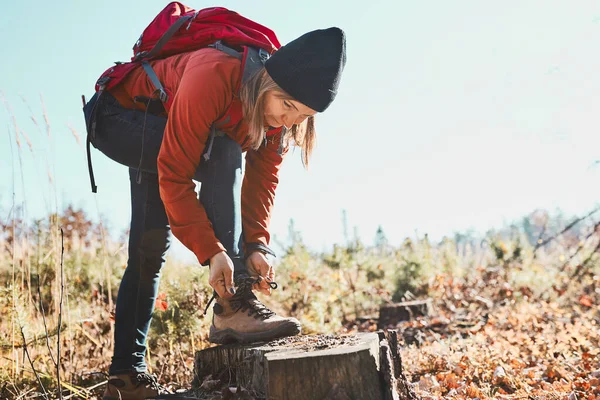 Woman Tying Laces Hiking Boots While Hike Vacation Trip Hiker — Stock Photo, Image