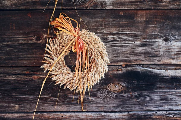 Wreath Golden Ears Wheat Dried Flowers Herbs Tied Red Ribbon — Stock Photo, Image