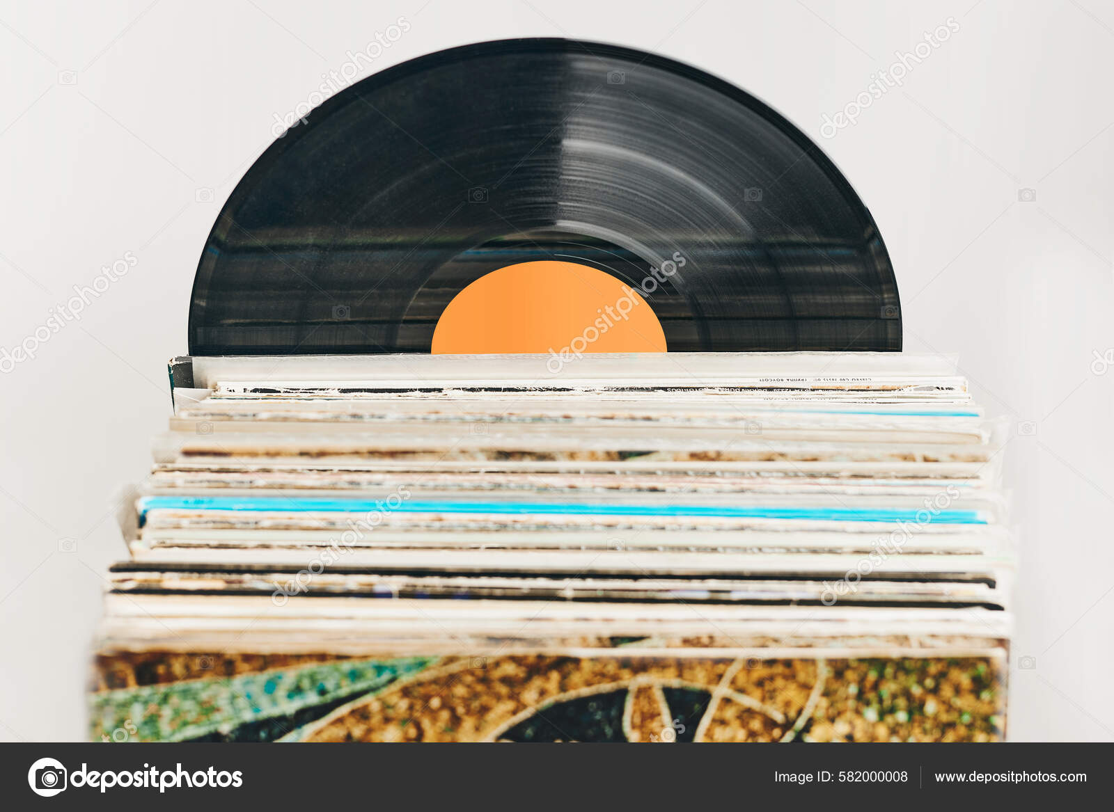 Una Pila Discos Vinilo Escuchando Música Grabación Reproducción Música Disco:  fotografía de stock © przemekklos #582000008